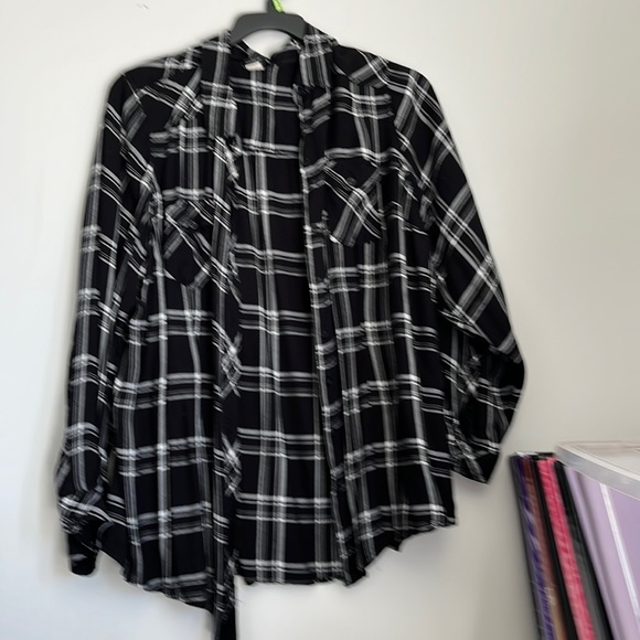 Torrid 3 Black and White Checkered shirt - Picture 1 of 3